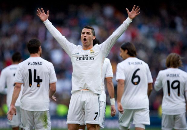 Liệu Ronaldo có ghi bàn để rút ngắn khoảng cách với kỉ lục của Messi
