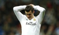 Bale dường như đang lạc lõng giữa đội hình toàn sao của Real