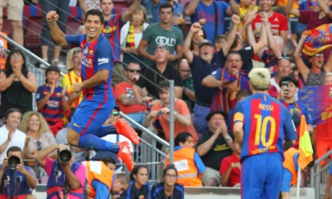 Suarez thán phục Messi