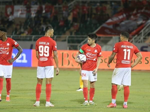 Bóng đá Việt Nam 9/4: Lee Nguyễn tranh đá penalty với ngoại binh TP.HCM