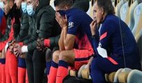 Bóng đá TBN 8/12: Luis Suarez bật khóc trên băng ghế dự bị