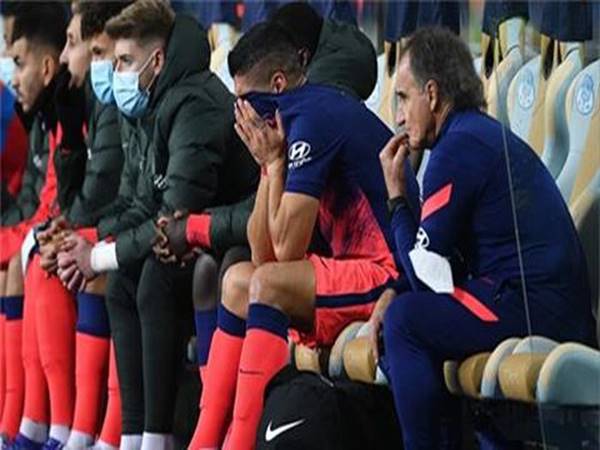 Bóng đá TBN 8/12: Luis Suarez bật khóc trên băng ghế dự bị